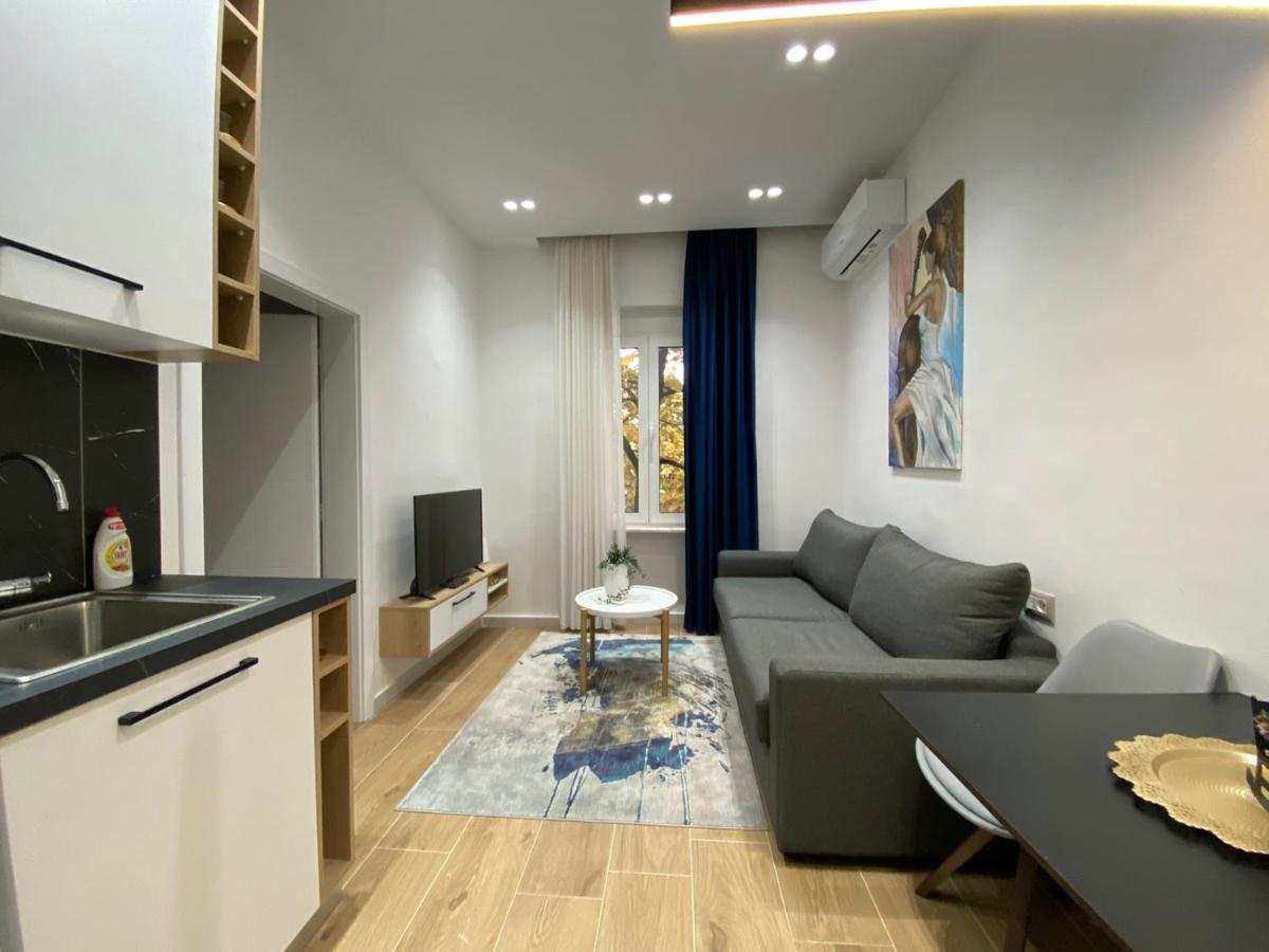 Apartament In Blloku In Front Of Taiwan Tirana Buitenkant foto