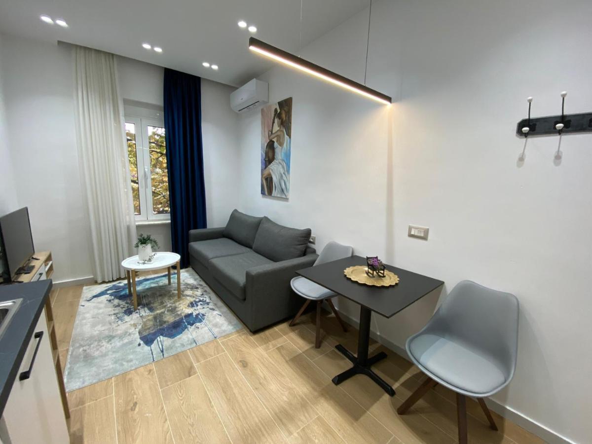 Apartament In Blloku In Front Of Taiwan Tirana Buitenkant foto